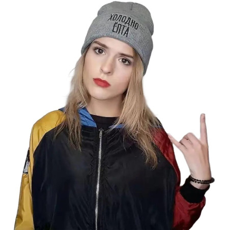 Wintermütze „sehr kalt“. Geschrieben im russischen Slang