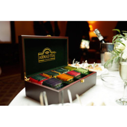 Caja de madera Ahmad Tea con 80 bolsitas de té surtidas
